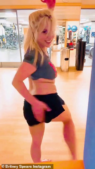 The singer's blonde bangs cascaded in front of her face