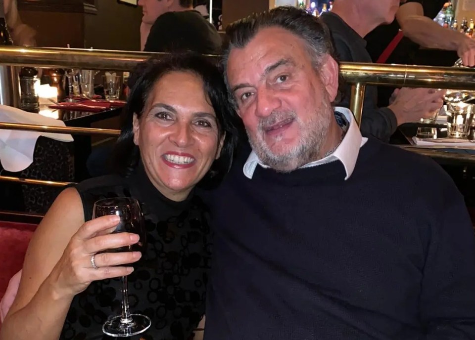 Loiza Sitton and her husband smiling at a restaurant.