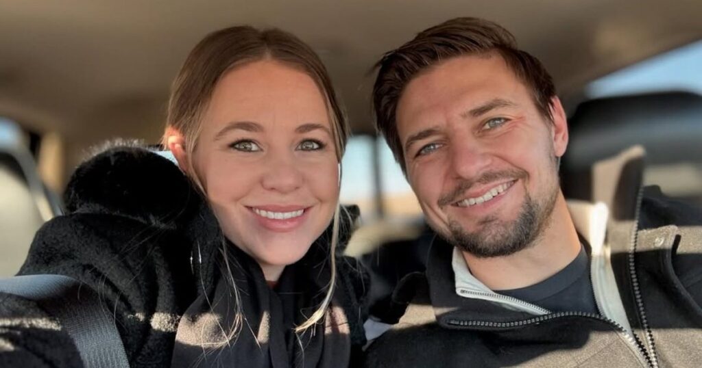 Jana Duggar Shares Video and Photos From Her 40-Person Household Beach Getaway