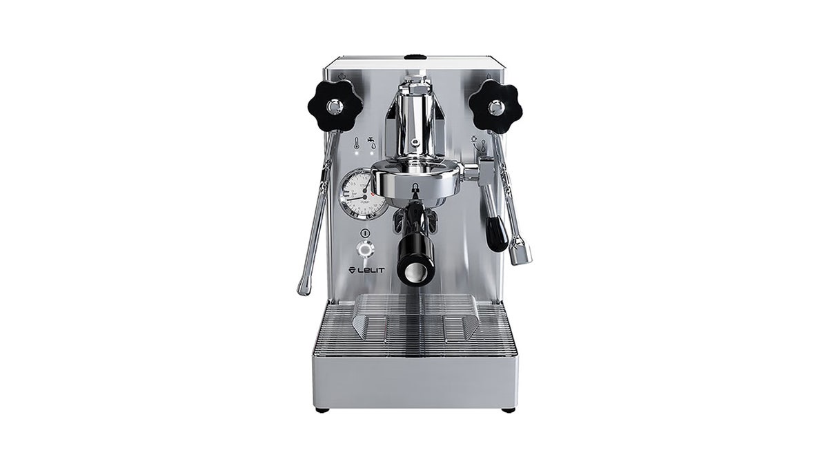 Splurge on your loved ones by getting this professional-grade espresso machine. 