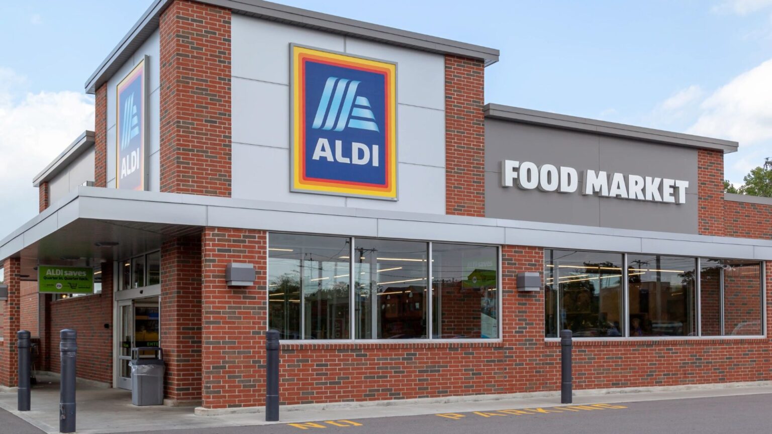 Aldi buyers have actually identified MOTH mixed drink deceives on the racks for just ₤ 1.99