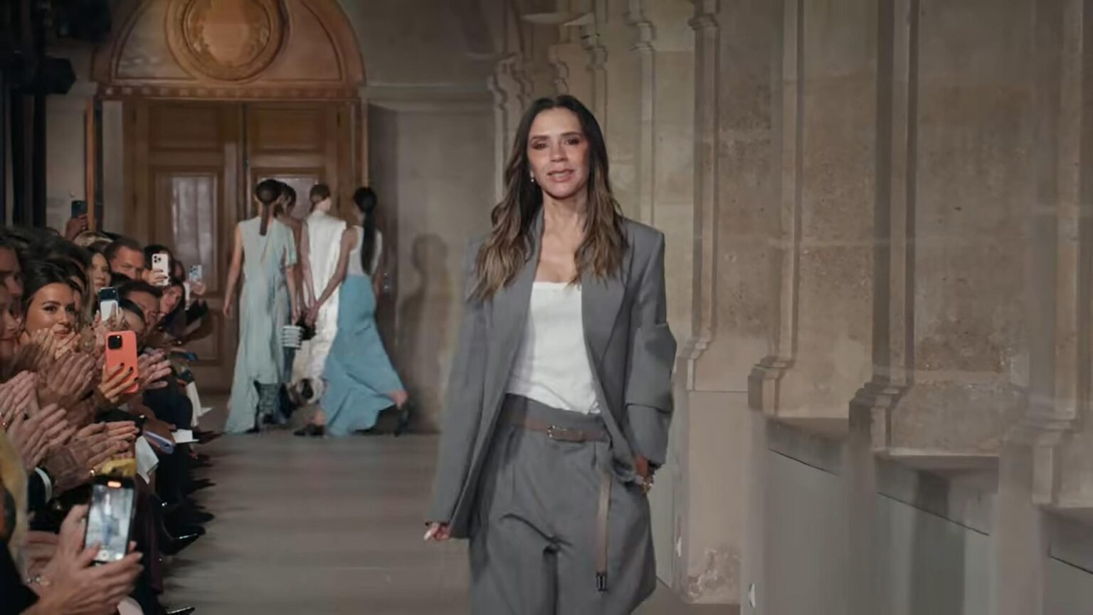 Victoria Beckham supported by household at PFW program – as Brooklyn stops working to appear