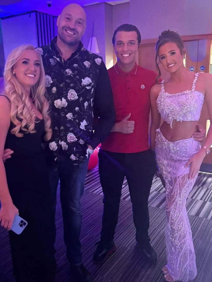 Tyson Fury with his sister Venezuela, brother-in-law, and sister-in-law.
