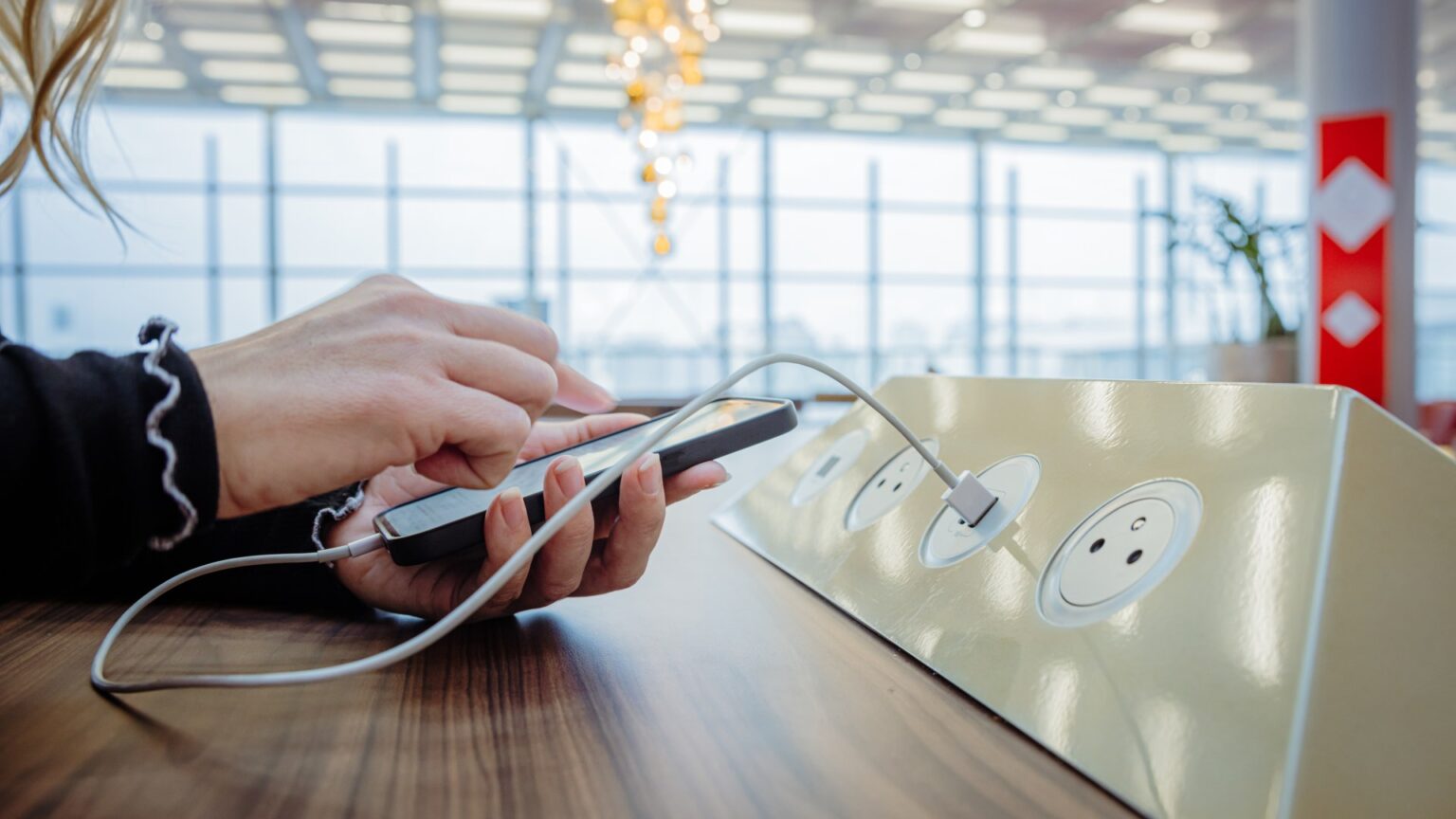 Why you need to never ever utilize USB ports to charge phones in airports, aircrafts & hotels