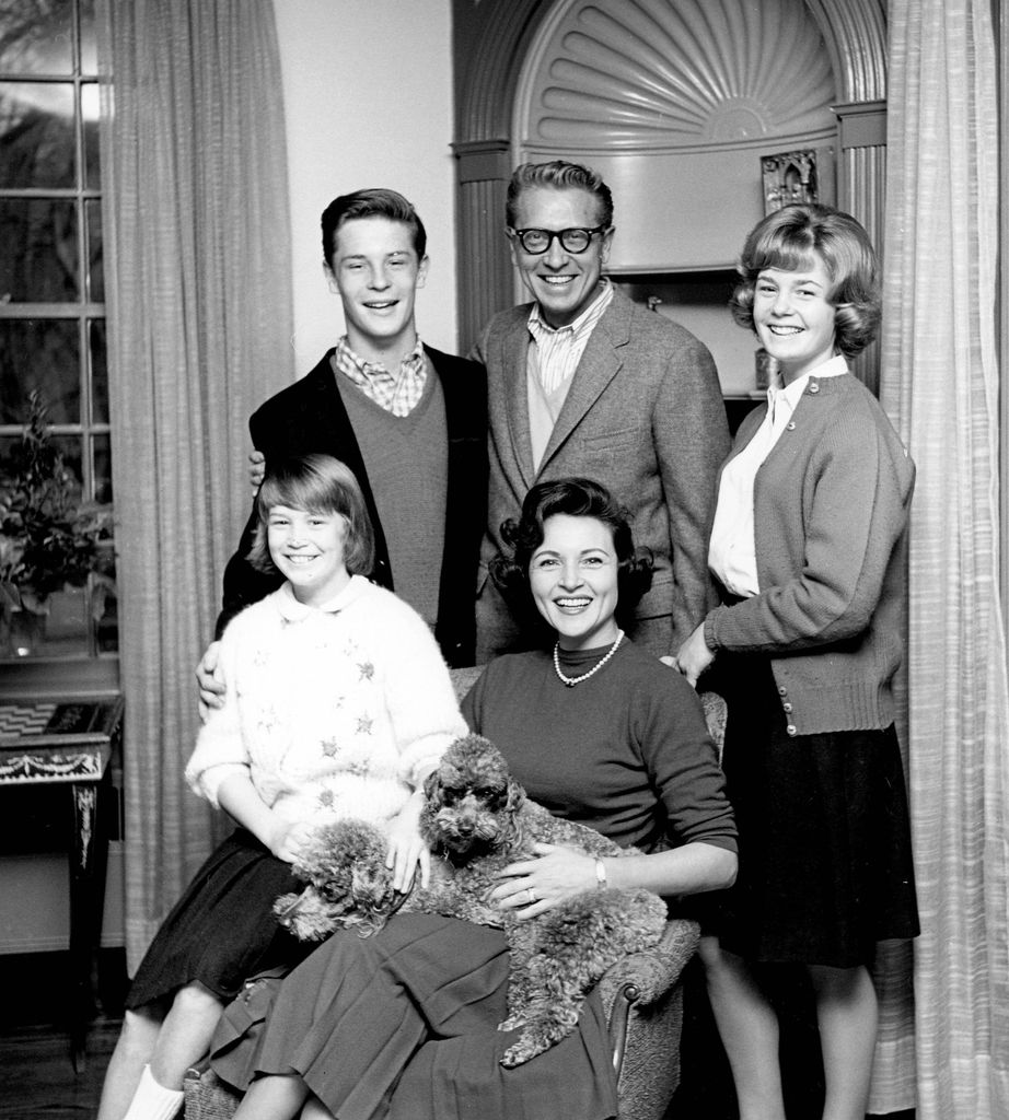 Circa 1975, Hollywood, California, USA: American actress and comedian BETTY WHITE with her family. The Ludden family, SARAH, DAVID, husband ALLEN, MARTHA, BETTY WHITE, and their dogs, Willie and Emma.