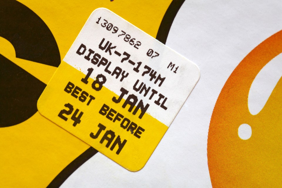 Egg carton label: display until and best before dates.