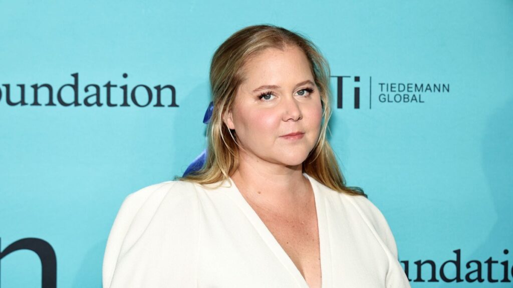 Amy Schumer showcases remarkable weight-loss change in leggy mini dress