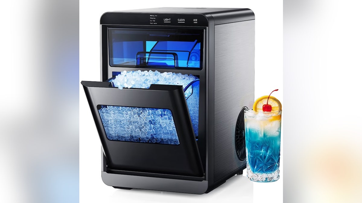 Always have ice on hand with this compact countertop ice maker. 