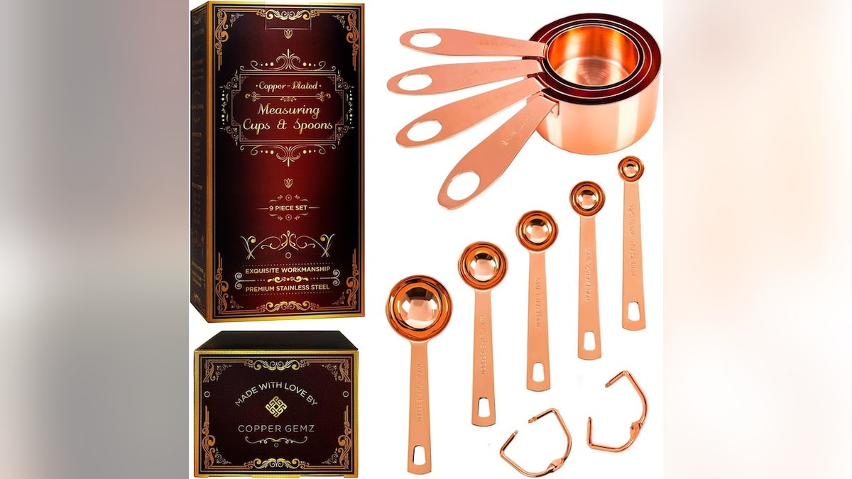 The measurements on these copper cups and spoons are engraved and easy to read.