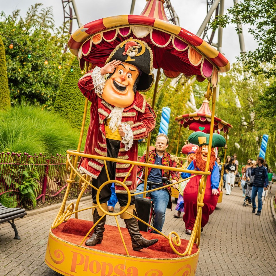 Plopsa Land parade with a person in a pirate costume on a float.
