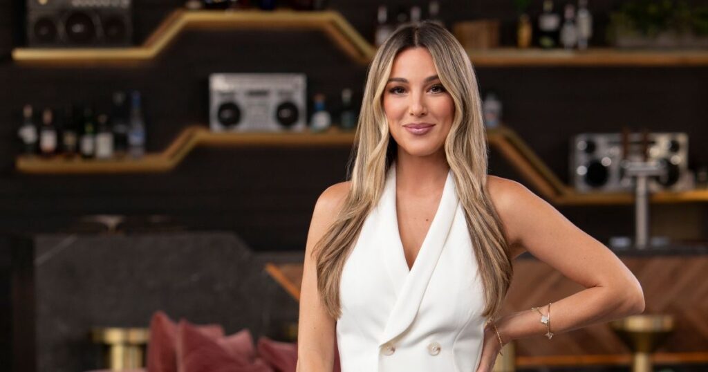 Offering the OC’s Alex Hall Divides From Sweetheart Ian Young: ‘Total Cluster F ***’ Offering the OC’s Alex Hall Divides From Sweetheart Ian Young: ‘Total Cluster F ***’