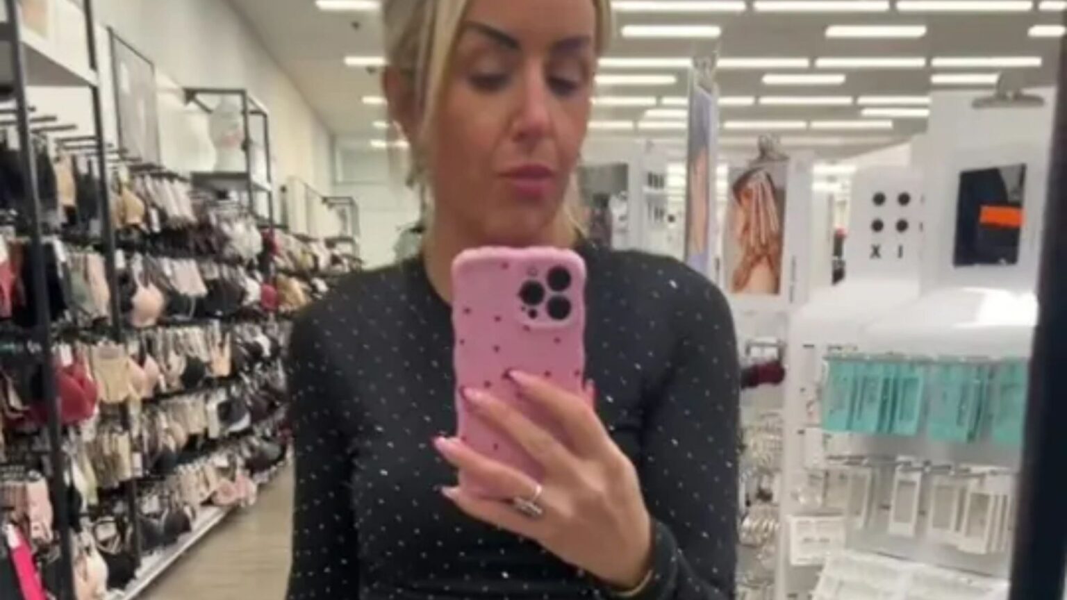 Believe sequins are ugly? The supreme ‘subtle’ Xmas attire & it’s just ₤ 30 Believe sequins are ugly? The supreme ‘subtle’ Xmas attire & it’s just ₤ 30